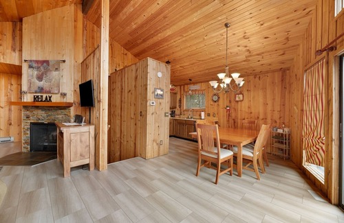 Lead Cabin | The Haven - 1 block from the ski slopes! Private Hot tub