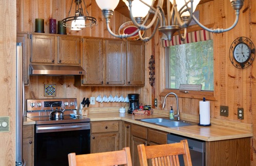 Lead Cabin | The Haven - 1 block from the ski slopes! Private Hot tub