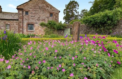Wing House | The Hayloft