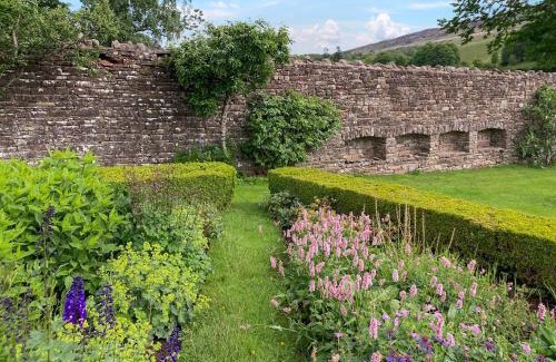 Wing House | The Hayloft