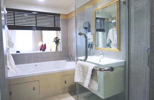 Khlong Toei Nuea Condo | The Heart of Sukhumvit, 75sqm one Bedroom Suite