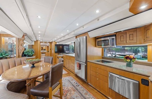 Austin Villa | The Heat Unit - COTA Getaway: Hot Tub, BBQ, Events & Fun!