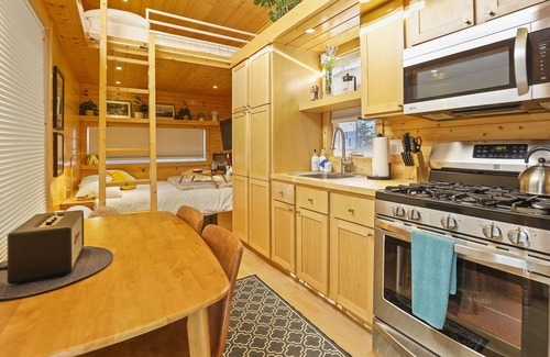 Mount Helix House | The Helix Retreat - Private home w trails, pool, river, tiny home & pool house.