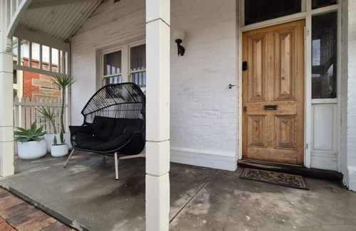 Glenelg Cottage | The Heritage - located in in the center of Glenelg