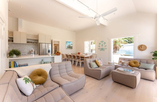 Onetangi Condo | THE HIBISCUS | Coast & Country | WINTER DEAL - Stay for 3, Pay for 2