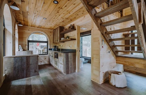 Laurelville Cabin | The Hickory Treehouse w/Suspension Bridge