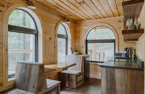 Laurelville Cabin | The Hickory Treehouse w/Suspension Bridge