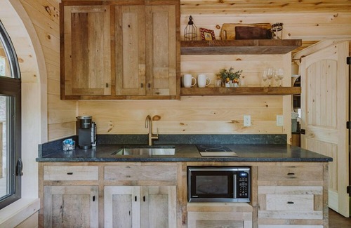 Laurelville Cabin | The Hickory Treehouse w/Suspension Bridge