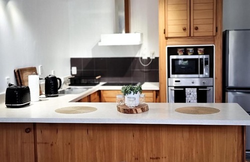 Karori Apartment | The Hidden Gem - tranquility close to town