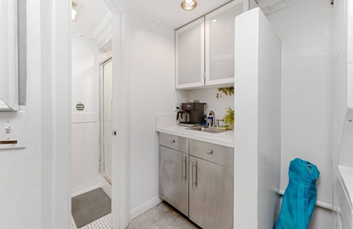 Summerland Apartment | The Hidden Hideaway - Spacious Studio Summerland