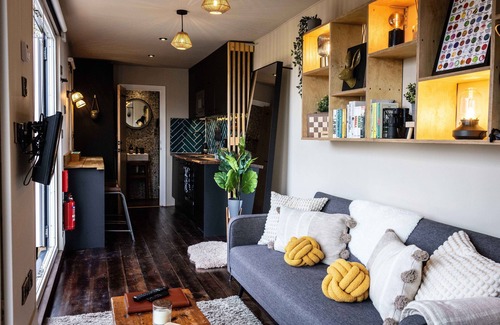 Exeter Cabin | The Hide: Countryside Retreat with Hot Tub & Sauna