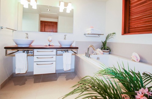 Freetown Apartment | The Hideaway 3 Bedroom suite Pool/Sea View