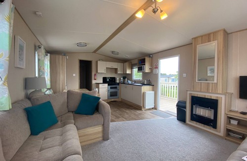 Cayton Bay House | The Hideaway 5 minutes from the Beach