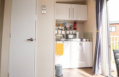Fence Cottage | THE HIDEAWAY POD, romantic, with a garden in Barrow, Lancashire