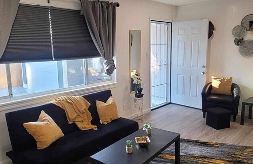 Parkway-South Sacramento House | The Hideaway