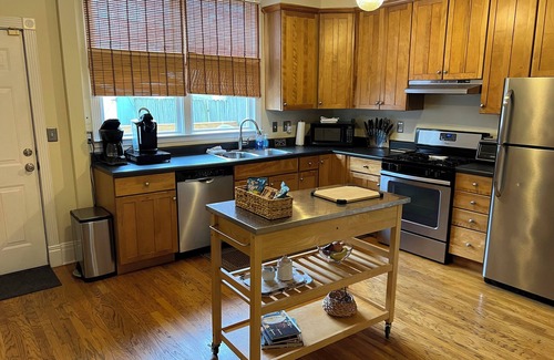 Highlands House | The Highland Fling, LOCATION, Walk to everything, restaurants & bourbon bars!