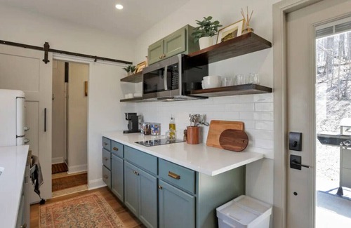 Logan Apartment | The Hillside Retreat