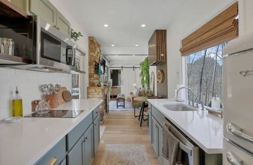 Logan Apartment | The Hillside Retreat
