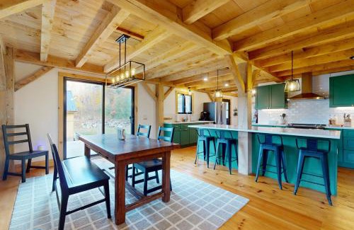 Hartland Four Corners House | The Hollow