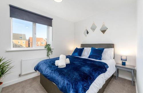 Lincoln House | The Holt-Ideal for Contractors- Heartwarming 2 Bedrooms Apartment-Parking
