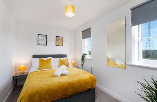 Lincoln House | The Holt-Ideal for Contractors- Heartwarming 2 Bedrooms Apartment-Parking