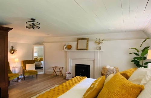 Fayetteville Bed & Breakfast | The Honey Room, 1840's Farmhouse Near Jack Daniels