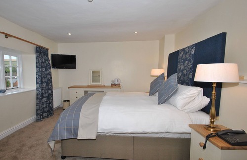 Kilve Hotel | The Hood Arms