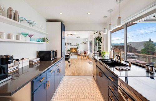 West Hills House | The Horizon on Hood Canal – Dog-Friendly with Private Beach, Hot Tub & Firepit