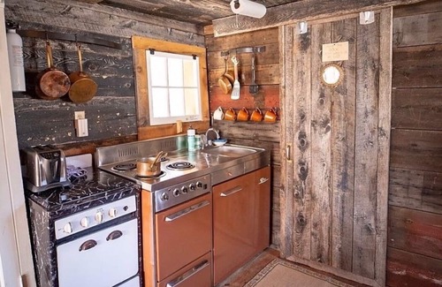 South Londonderry Cabin | The Horse Run-in Cabin