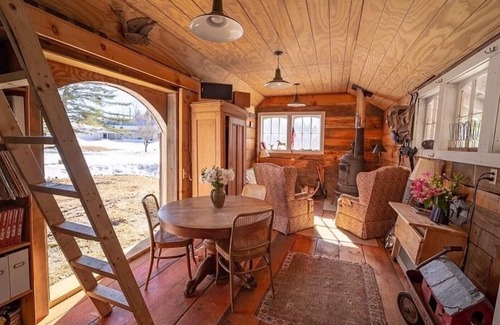 South Londonderry Cabin | The Horse Run-in Cabin