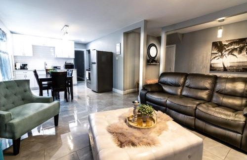 Niagara Falls House | The Horseshoe Villa 6br 2 Bath near the falls