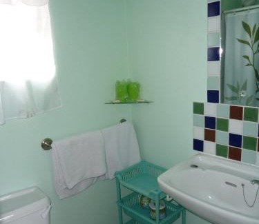 Bon Accord Village Bed & Breakfast | The Hummingbird