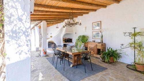 Canillas de Aceituno House | The Hunting Lodge Alcaucín by Ruralidays