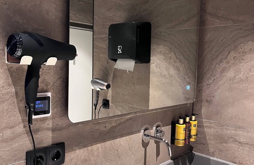 Landlust Hotel | The Hyve Capsule hostel Amsterdam