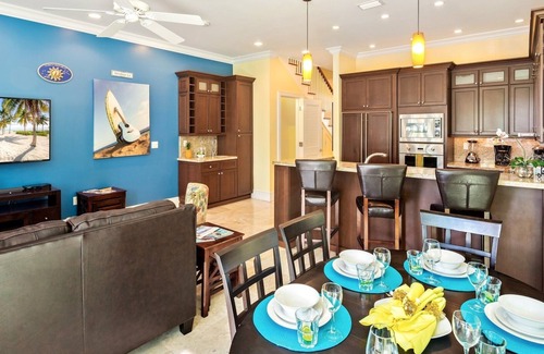 Old Town House | *THE IBIS & THE CRANE @ OLD TOWN* Compound Near Duval + LAST KEY SERVICES.
