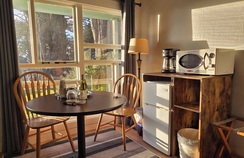Little River Hotel | The Inn at Schoolhouse Creek