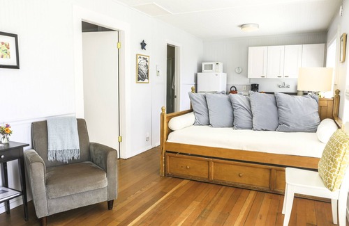 Little River Hotel | The Inn at Schoolhouse Creek