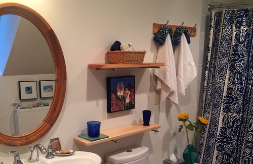 Pond Cove Bed & Breakfast | The Inspired Suite - Minutes to the Best Beaches and Downtown Portland!
