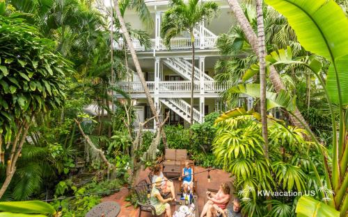 Historic Seaport Apartment | The Island Suite at KW Vacation