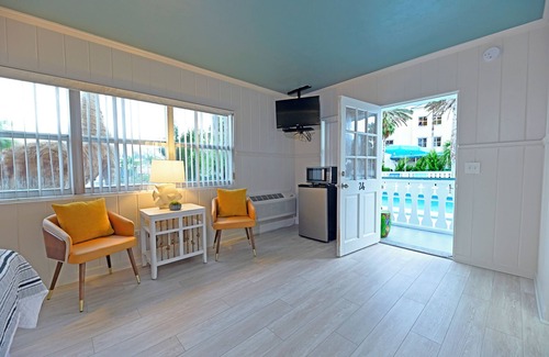 Central Beach Hotel | The Islander Inn