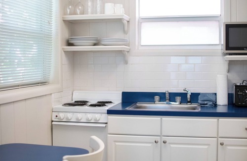 Central Beach Hotel | The Islander Inn