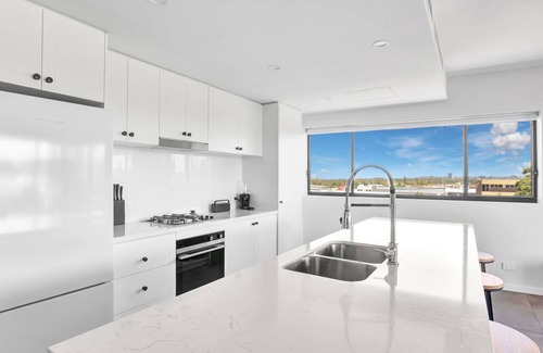 Tweed Heads Apartment | The Ivory 20 - Modern & Pet Friendly in Tweed Heads - Min. 3 night stays!
