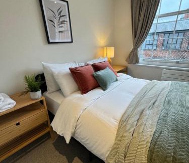 Birmingham City Centre Apartment | The Jade Suite - The Jewellery Suites, 3 bed 3 bath