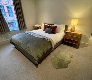 Birmingham City Centre Apartment | The Jade Suite - The Jewellery Suites, 3 bed 3 bath