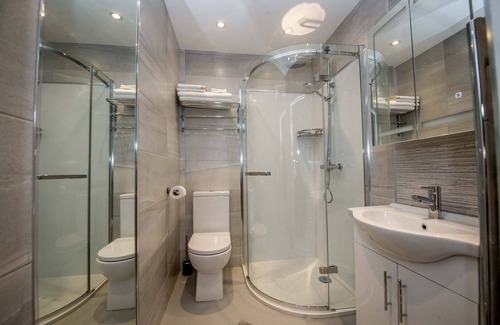 Londonderry Apartment | The James Suites - Designer suite with kitchen.