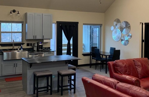 Fayetteville House | --~THE JOINT: On Smokey Lane~--3/2 on 2A, Sleeps 8
