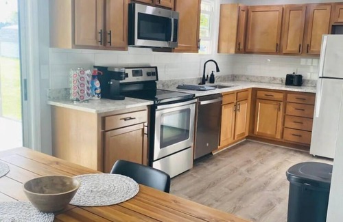 Ontario House | The Juli House - Home Away From Home!