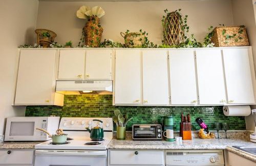 Savannah Victorian District Apartment | The Jungle Nook - Themed Getaway,Backyard,Grill