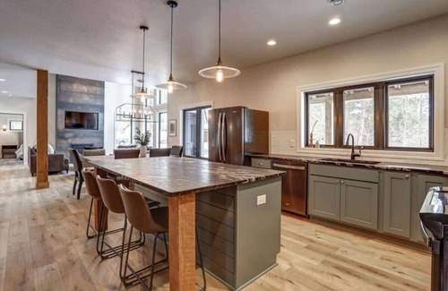 Deadwood House | The Juniper