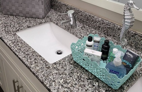 Northeast Raleigh Apartment | The King & Queen Suite
